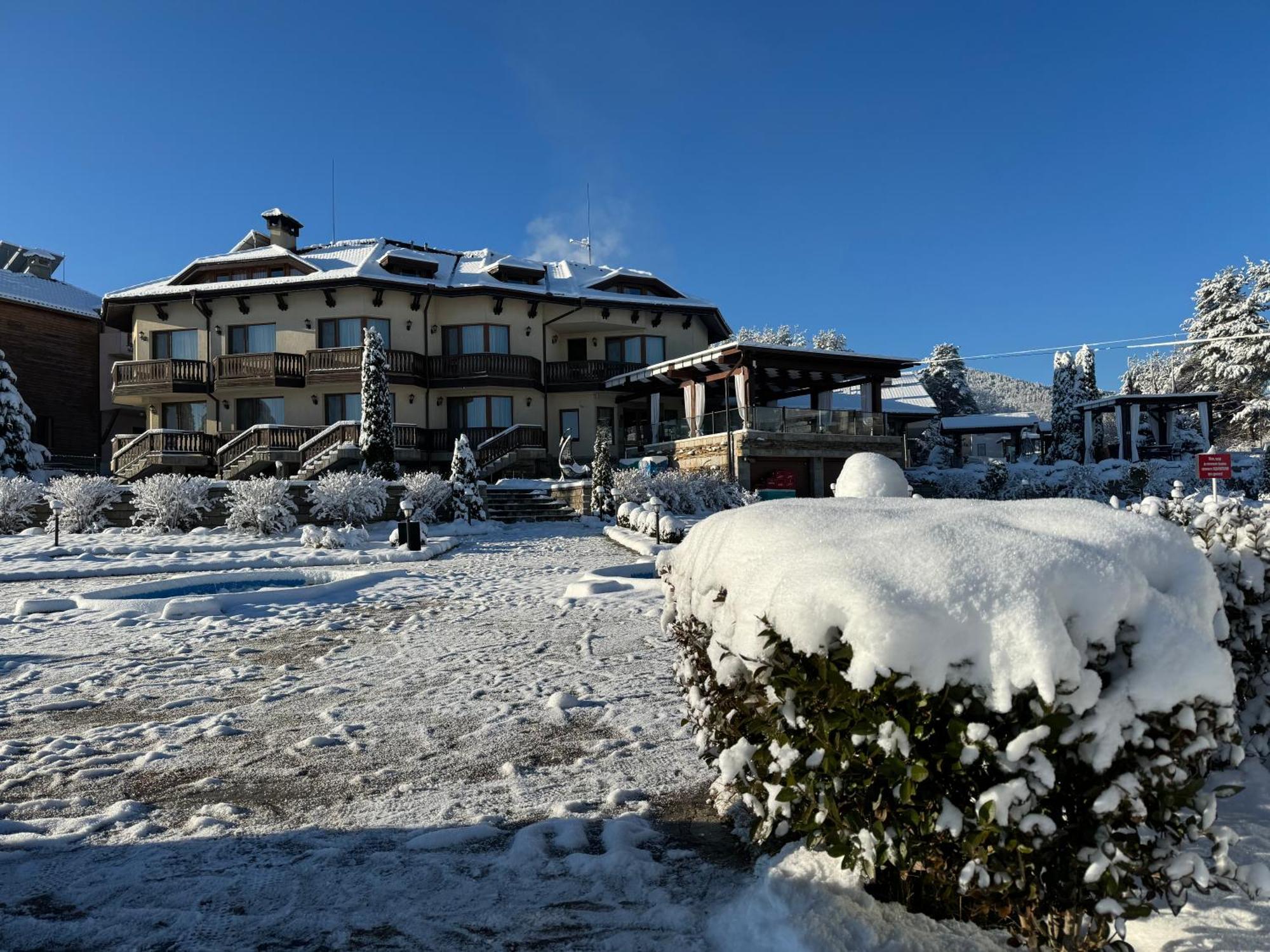 Family Hotel Eterno Tsigov Chark Exterior photo